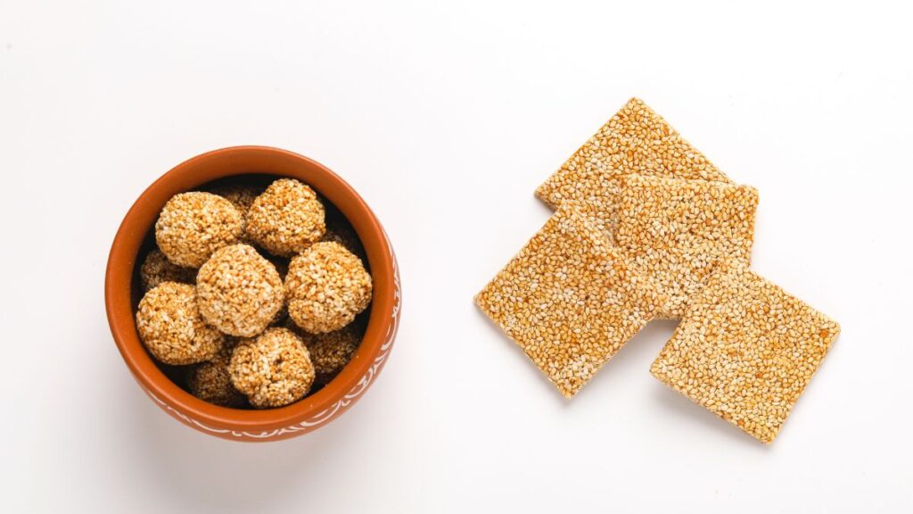 Image of til sweets in a bowl.